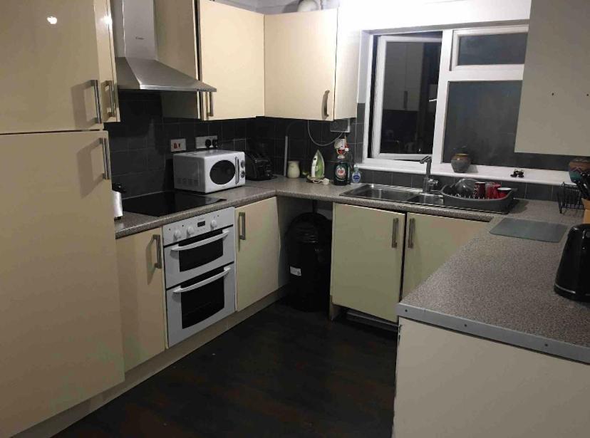 Eastbourne Large Double Room With Wifi & Kitchen 波尔盖特 外观 照片
